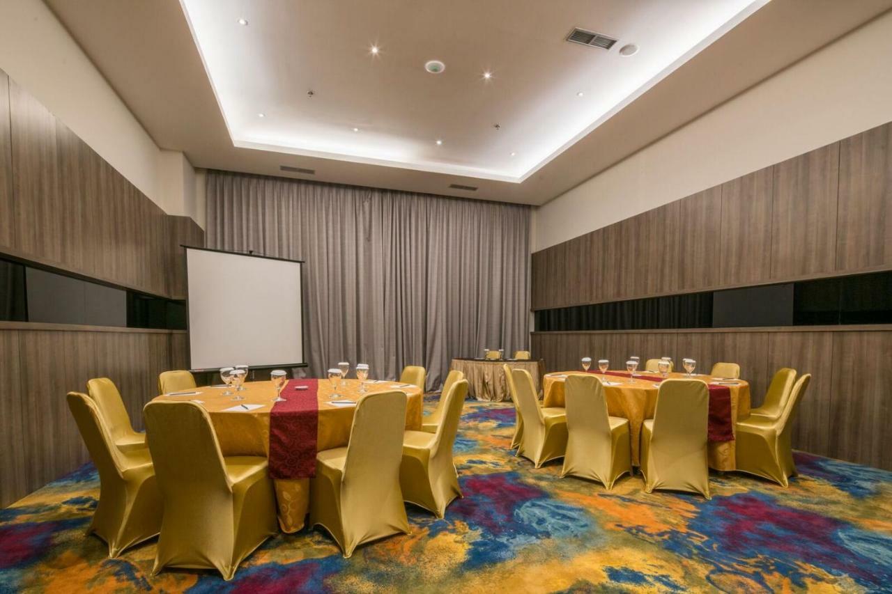 Luminor Hotel Pecenongan Jakarta By Wh Exterior photo
